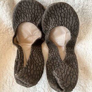 Brand new, never worn Mocha Raised Suede Sorehouse Flats size 10